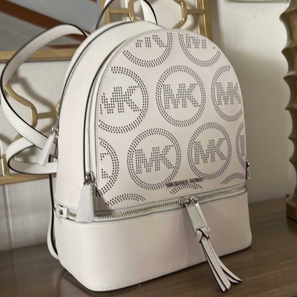 Micheal kors backpack 💥💥